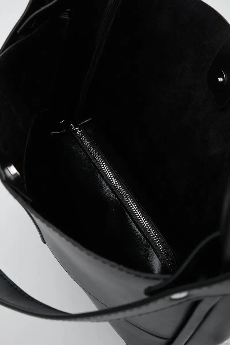 Venus Noire + Purse