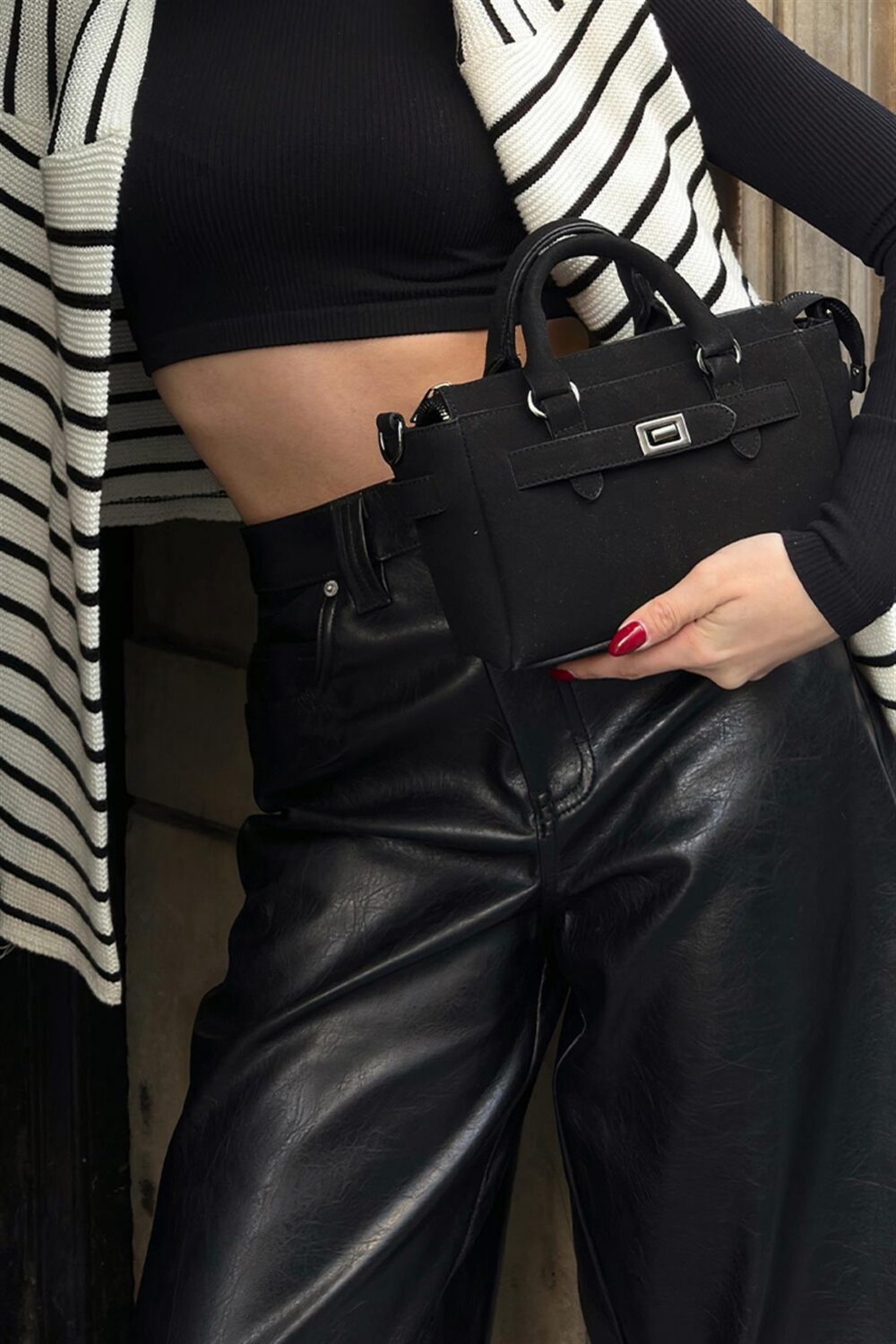 Buch Suede Black