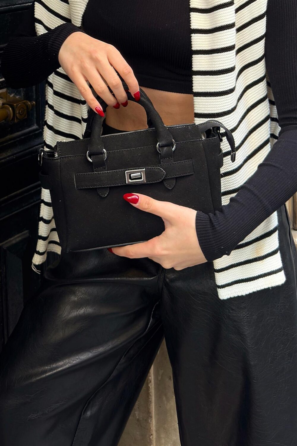 Buch Suede Black