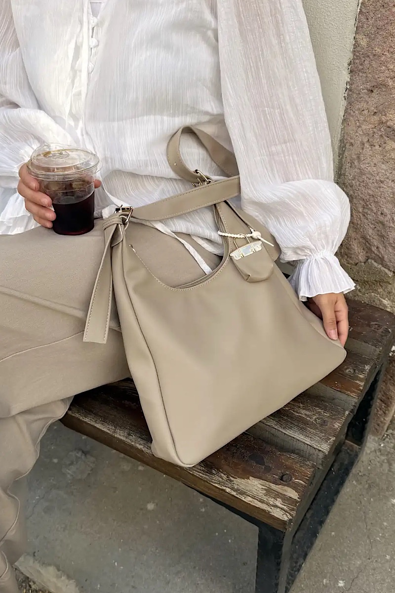 Onyx Beige + Charm